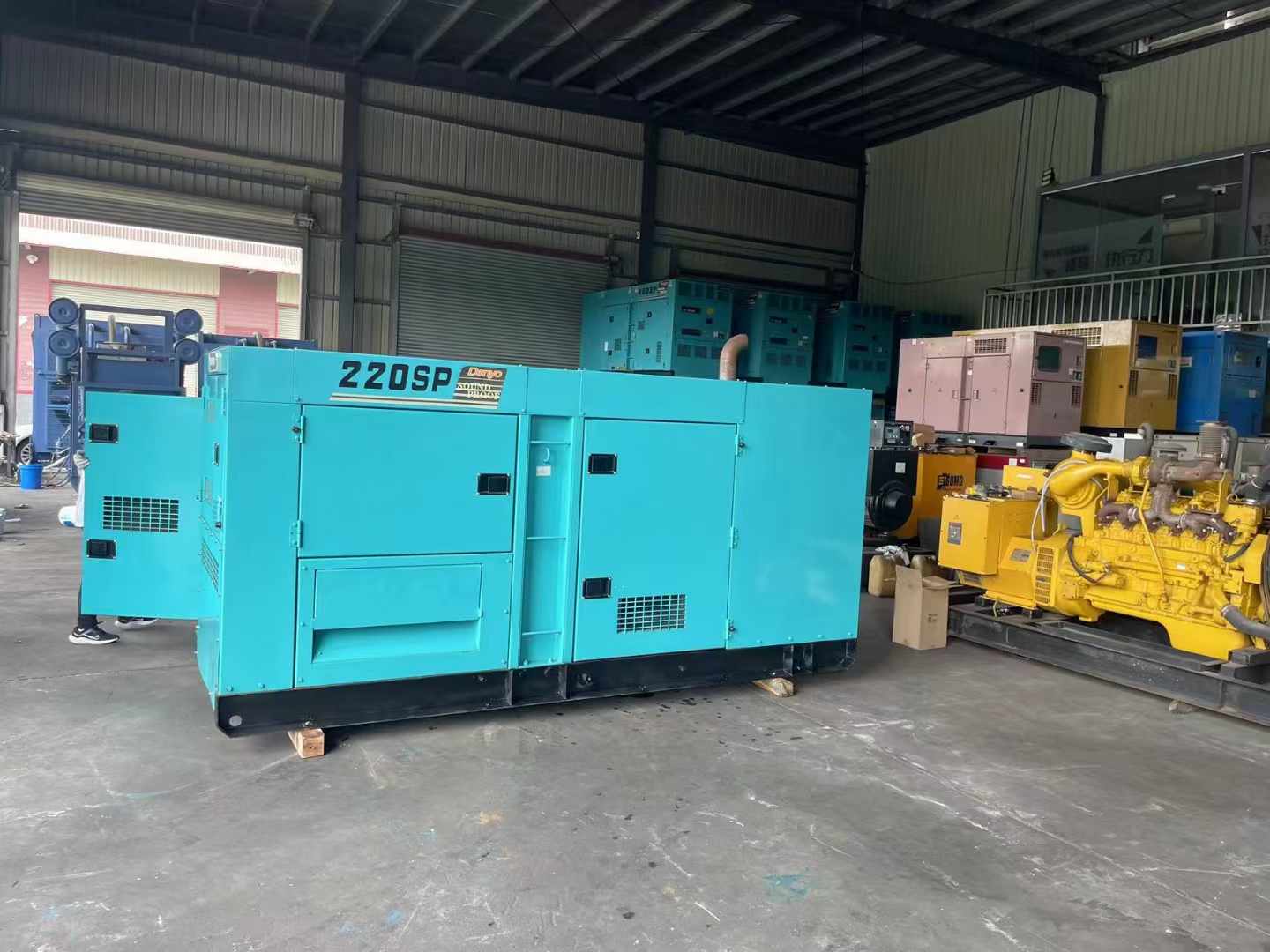 涪陵柴油发电机组长期不间断运行时，如何监控其温度和压力？