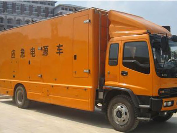 涪陵冬季柴油发电机启动前，如何检查燃油系统中的积水？